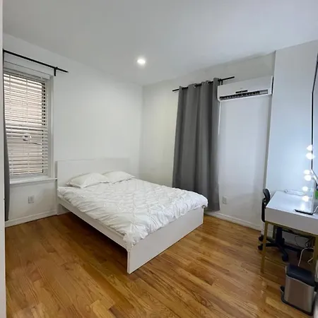 Society Hill / Roku 4K Streaming Apartment